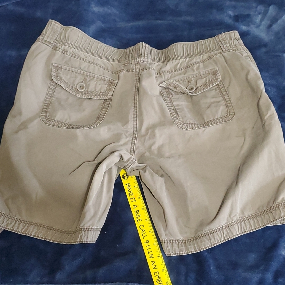 St. John's Bay Women's Hiking Shorts - Picture 4 of 5
